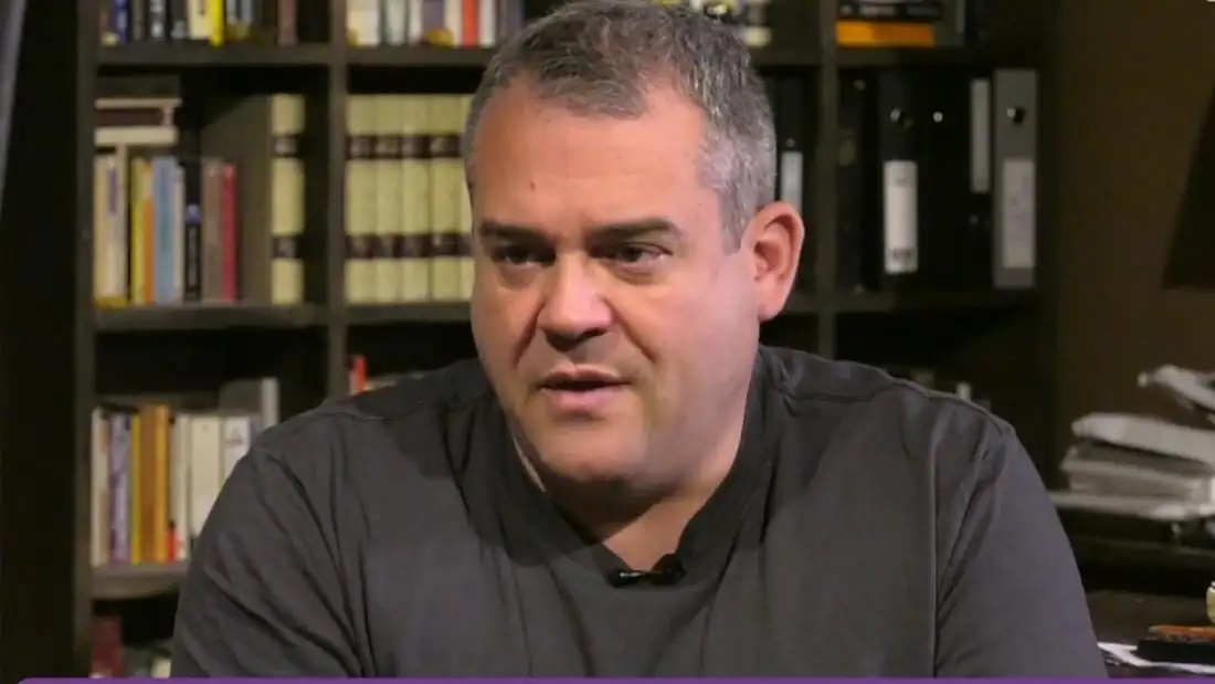 Ο Πυγμαλίων Δαδακαρίδης μίλησε για την απώλεια του πατέρα του και το πώς τη διαχειρίζεται, αλλά και την ανάγκη να εκτιμούμε το παρόν. 