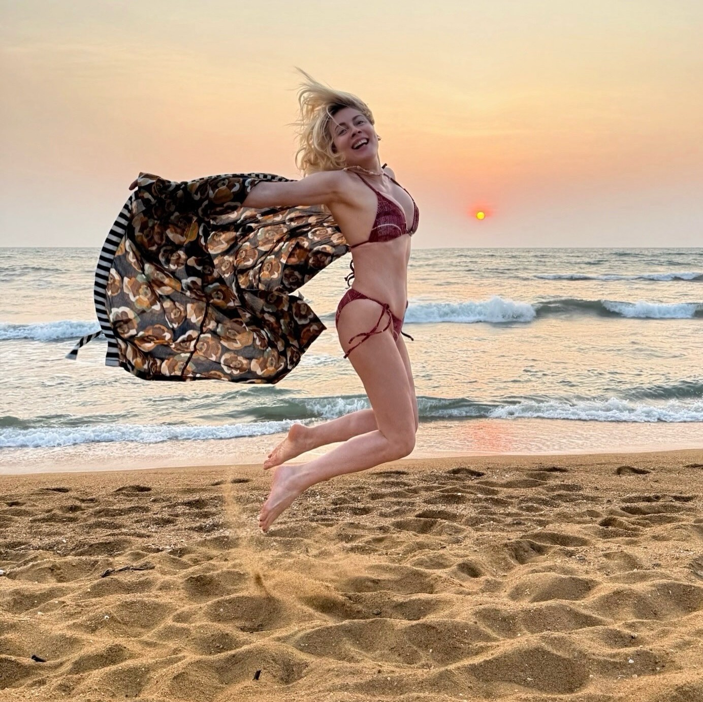 Η Σμαράγδα Καρύδη στη Σρι Λάνκα με μαγιό