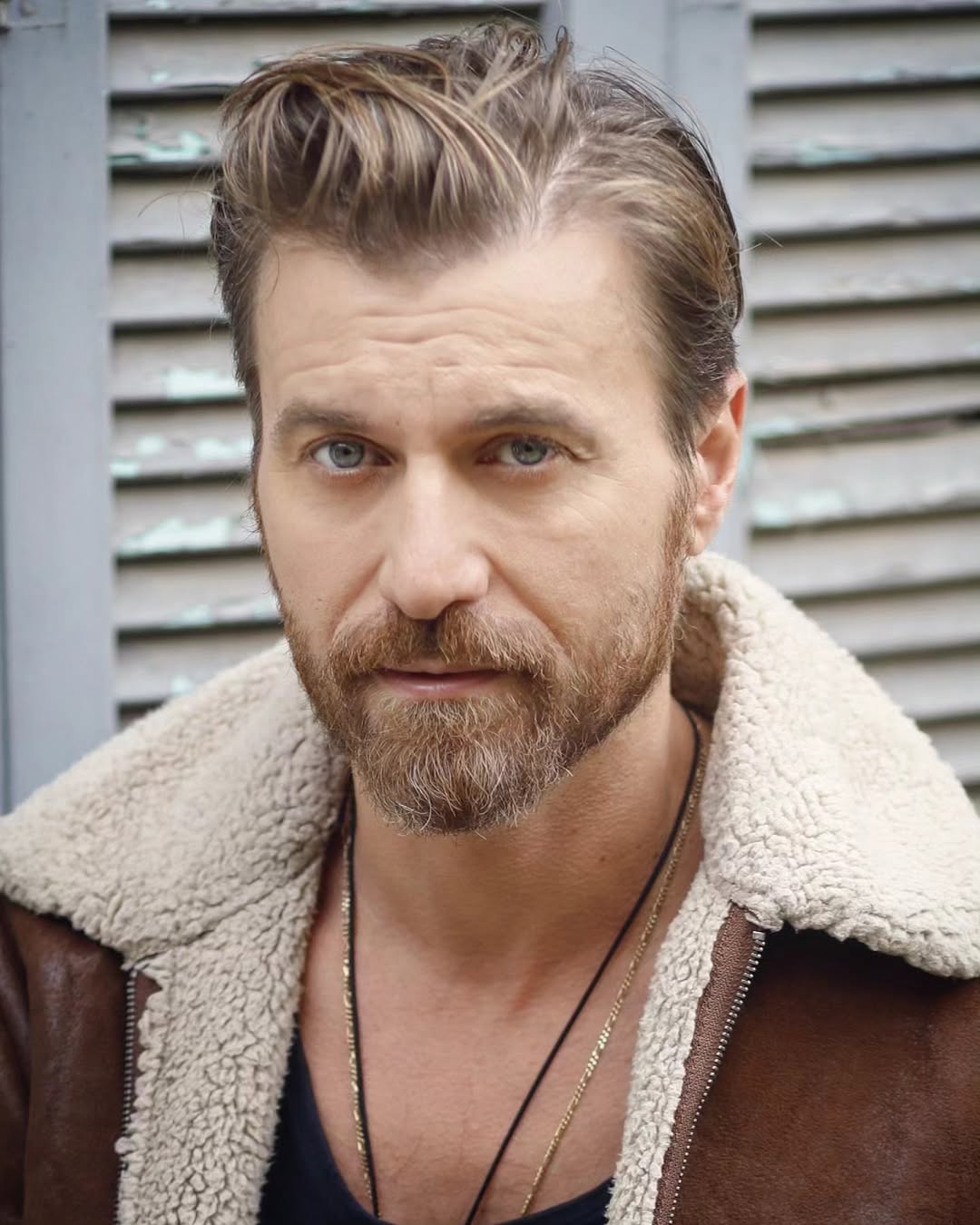 Ο Σόλων Τσούνης ηθοποιός μιλά για το πάθος του με τις τέχνες όσο και για την απώλεια του πατέρα του