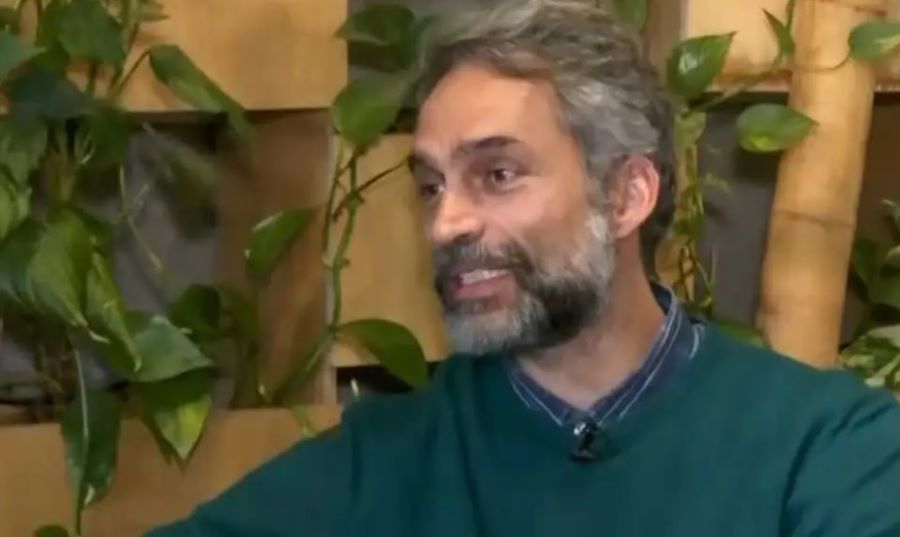 Ο Βαγγέλης Παπαδάκης μιλάει για τους ρόλους του στον «Γιατρό» και τον «Άγιο Έρωτα».