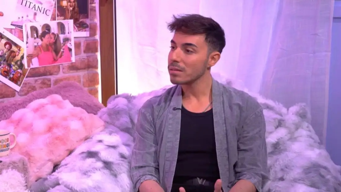 Ο γιος του αείμνηστου Μπάμπη Λαζαρίδη και της Πόπης Μαλλιωτάκη αποκάλυψε ότι δεν έχει καμία σχέση με την οικογένεια του πατέρα του