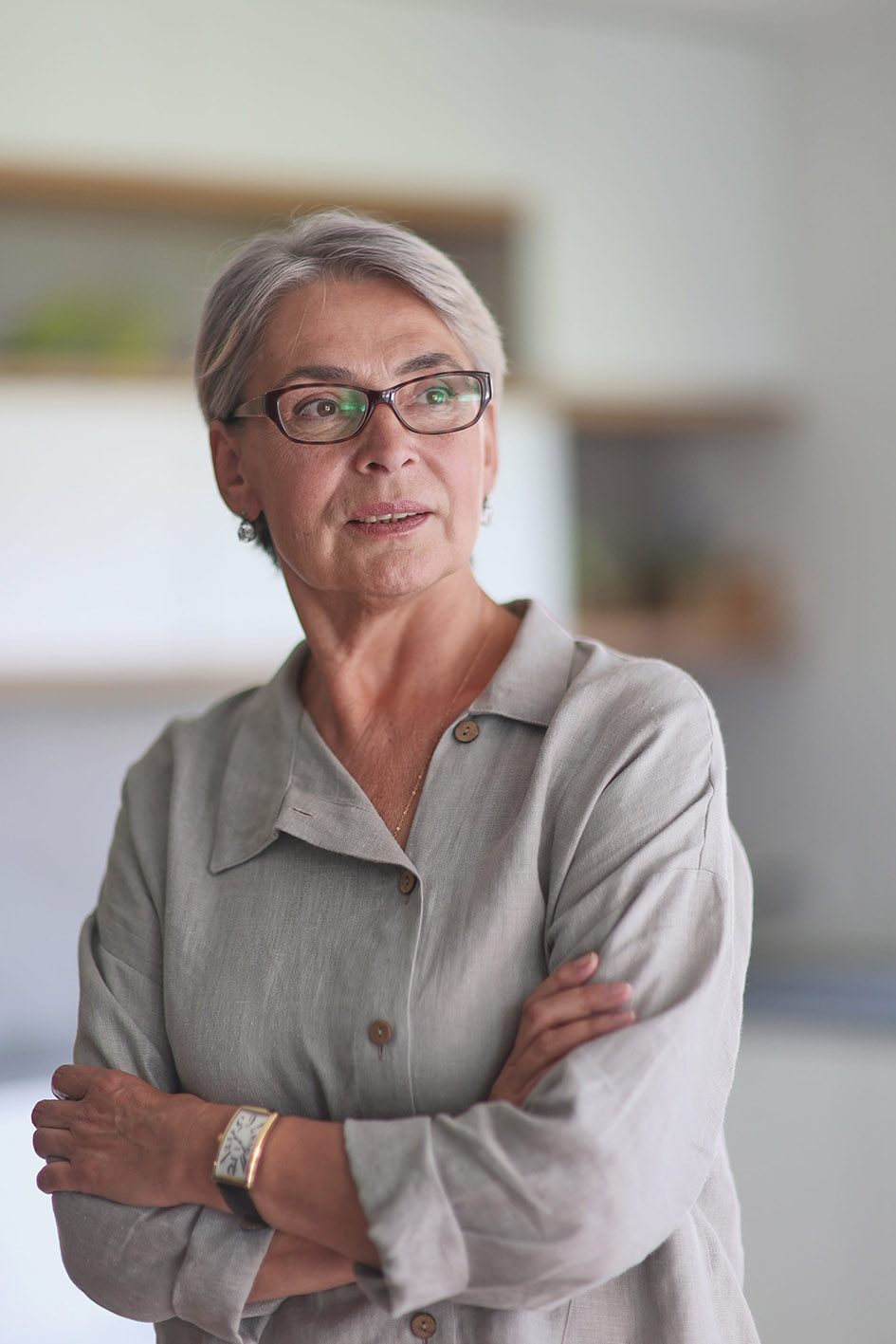 Γυναίκα σοβαρή και με εμπιστοσύνη στον εαυτό της.