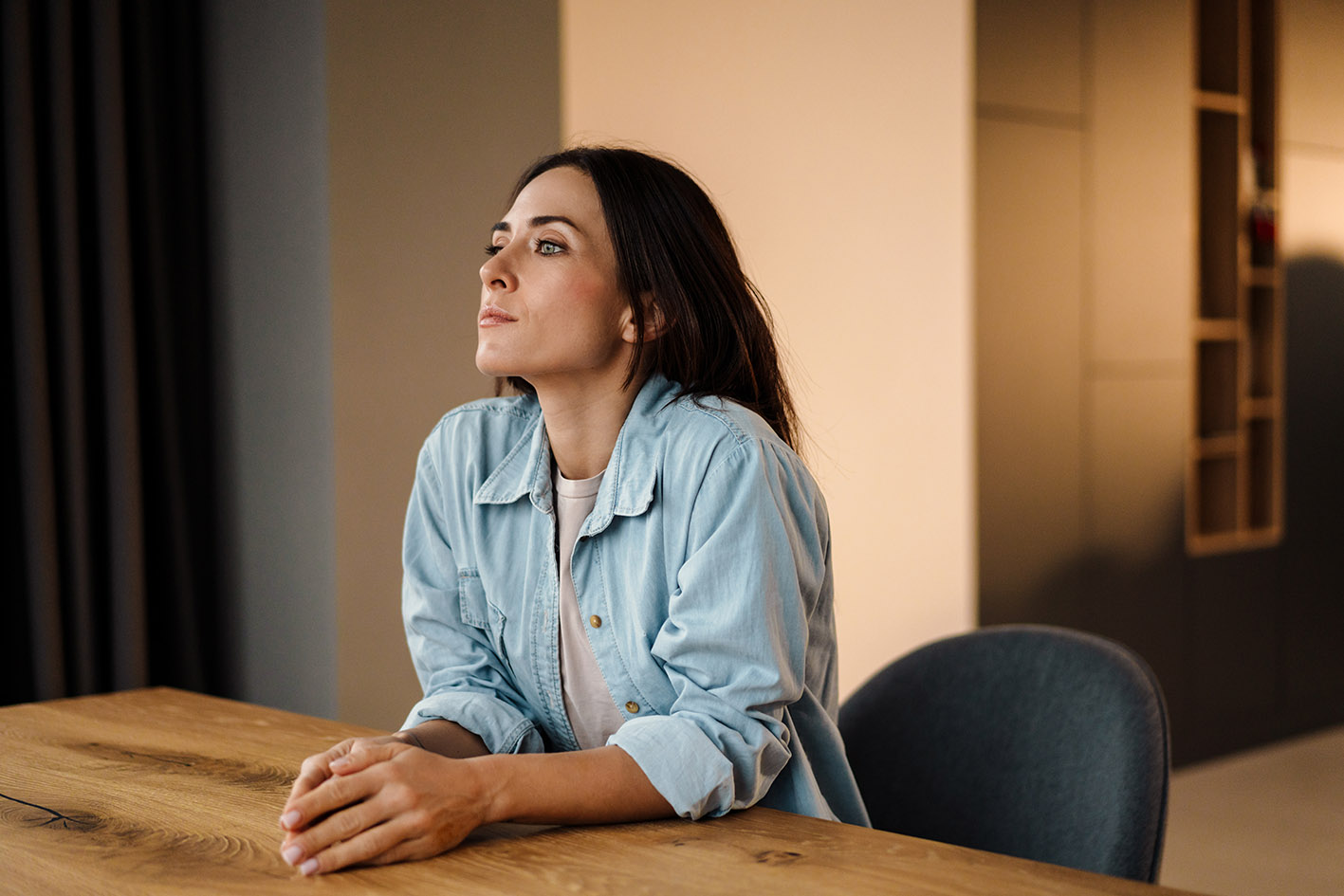 Γυναίκα σκέφτεται