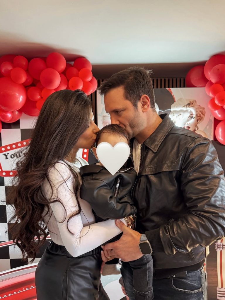 Ξεχωριστή είναι η σημερινή μέρα για τον Ευθύμη Ζησάκη και τη σύζυγό του, Χρύσα Παπαλελούδη, καθώς έχει γενέθλια ο γιος τους