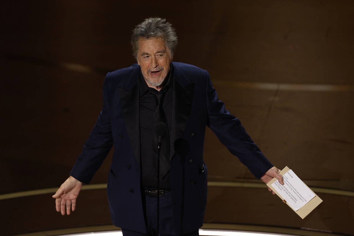 O Al Pacino στην απομονή του Όσκαρ Καλύτερης Ταινίας στην 96η Τελετή της Ακαδημίας του Κινηματογράφου, 10 Μαρτίου 2024