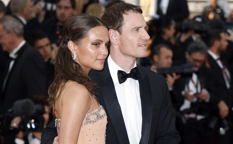 Η Alicia Vikander και ο Michael Fassbender στην προβολή της ταινίας "Le Jeu de la reine" (Firebrand) στο πλαίσιο του 76ου Φεστιβάλ Καννών, 21 Μαΐου 2023