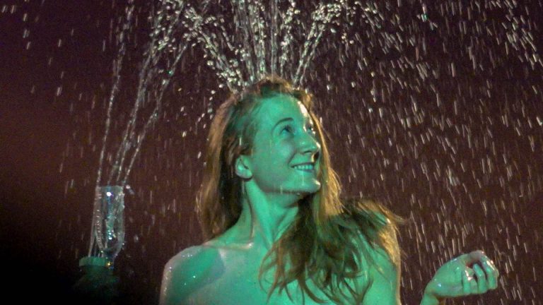 κορίτσι με κόκκινα μαλλιά στιγμιότυπο από σκηνή ταινίας