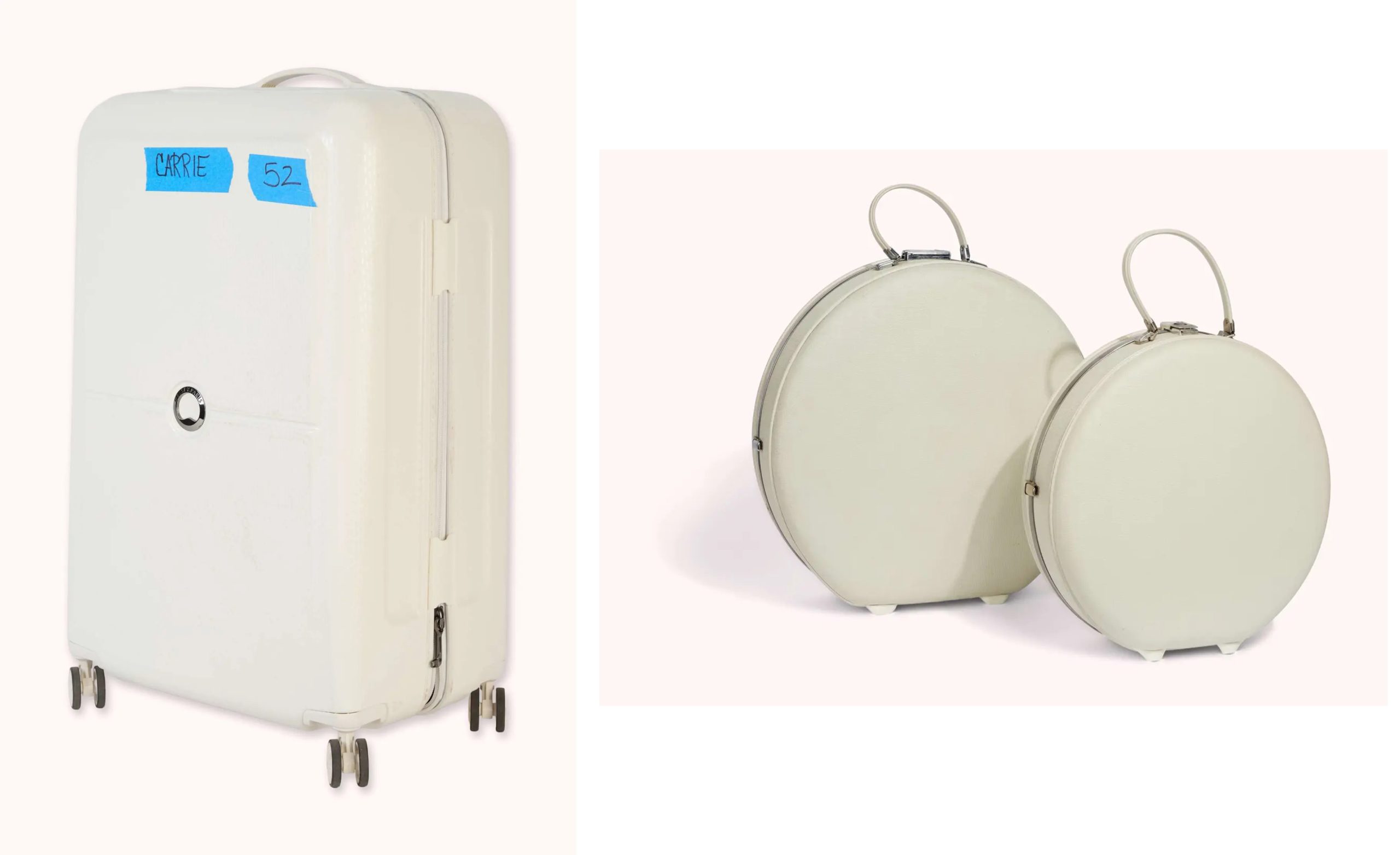 H βαλίτσα Delsey της Carrie Bradshaw στα αριστερά με νούμερο και στα δεξιά βαλίτσες για τα καπέλα της με το νούμερο 214 δημοπρατούνται από τον οίκο Julien's Auctions.