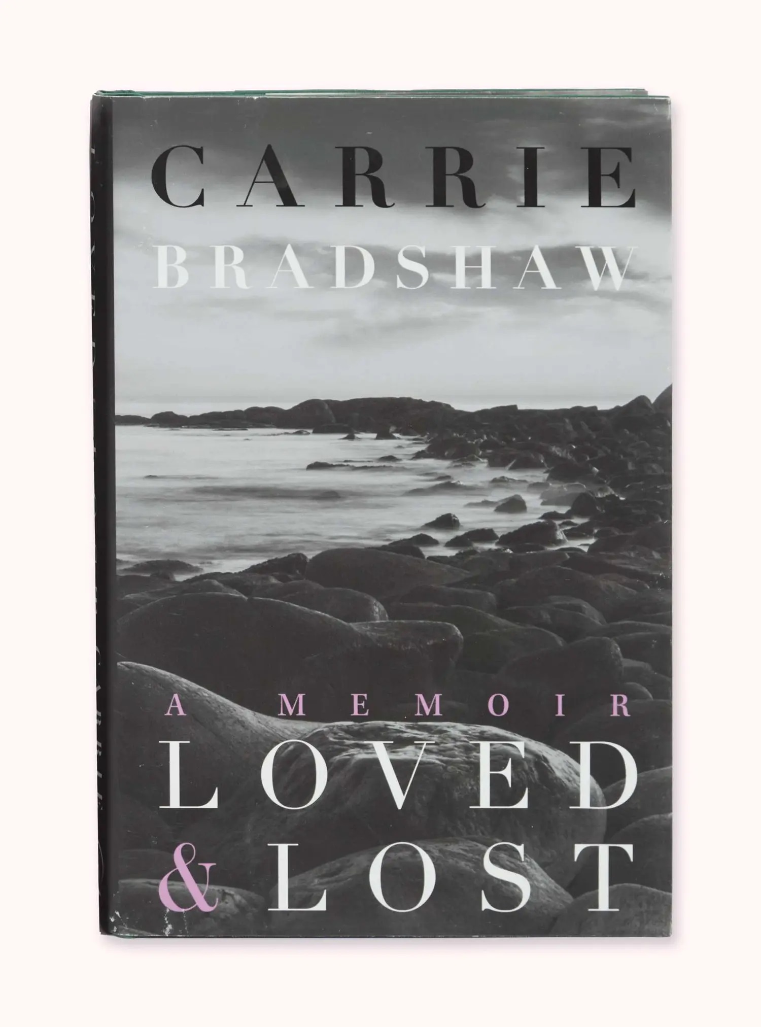 To αγαπημένο βιβλίο της Carrie - Loved & Lost δημοπρατείται με τον νούμερο 1 από τον οίκο Julien's Auctions.