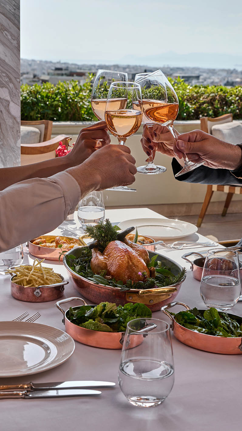 Tο μοναδικό κοτόπουλο παγκοσμίως με πιστοποίηση ΠΟΠ και καταγωγή από την περιοχή Bresse της Γαλλίας, ξεχωρίζει για τη φίνα υφή και τη γεμάτη, πλούσια γεύση της, προσφέροντας μια πραγματικά ξεχωριστή εμπειρία.