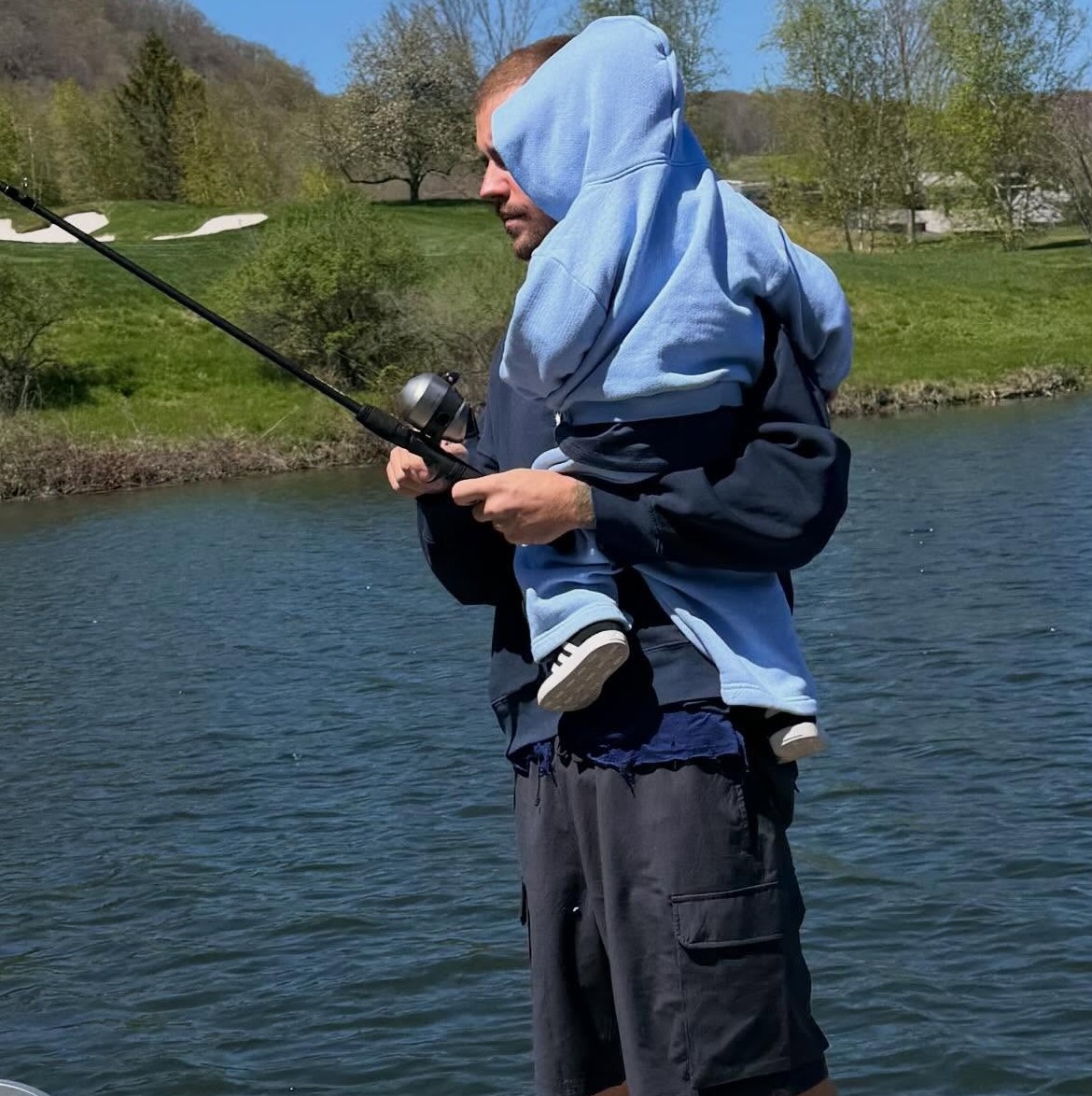 Ο Justin Bieber με τον γιο του για ψάρεμα