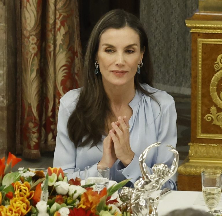 H βασίλισσα της Ισπανίας Letizia στη διάρκεια του επίσημου βασιλικού γεύματος προς τιμήν του νικητή του Βραβείου Λογοτεχνίας Θερβάντες 2025, Gonzalo Celorio, στο Βασιλικό Παλάτι της Μαδρίτης, στις 22 Απριλίου 2026