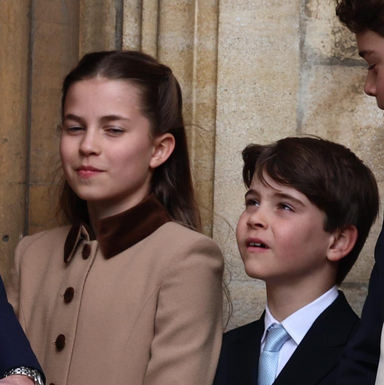 H πριγκίπισσα Charlotte και ο πρίγκιπας Louis στην πασχαλινή λειτουργία στο Ουίνδσορ, 5 Aπριλίου 2026