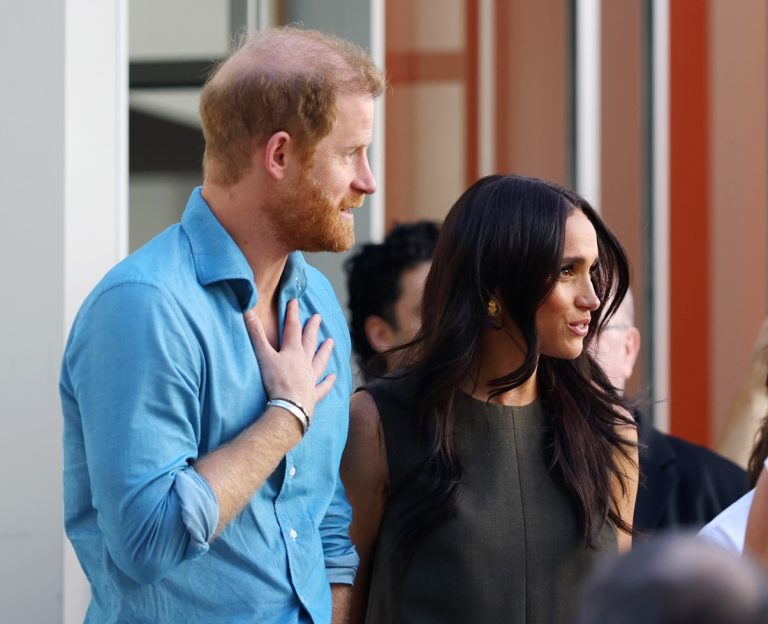 Ο πρίγκιπας Harry και η Meghan Markle αποχωρούν από το Πανεπιστήμιο Swinburne μετά την επίσκεψη στο 'batyr', μια υπηρεσία προγράμματος προώθησης της ψυχικής υγείας στη Μελβούρνη, 16 Απριλίου 2026