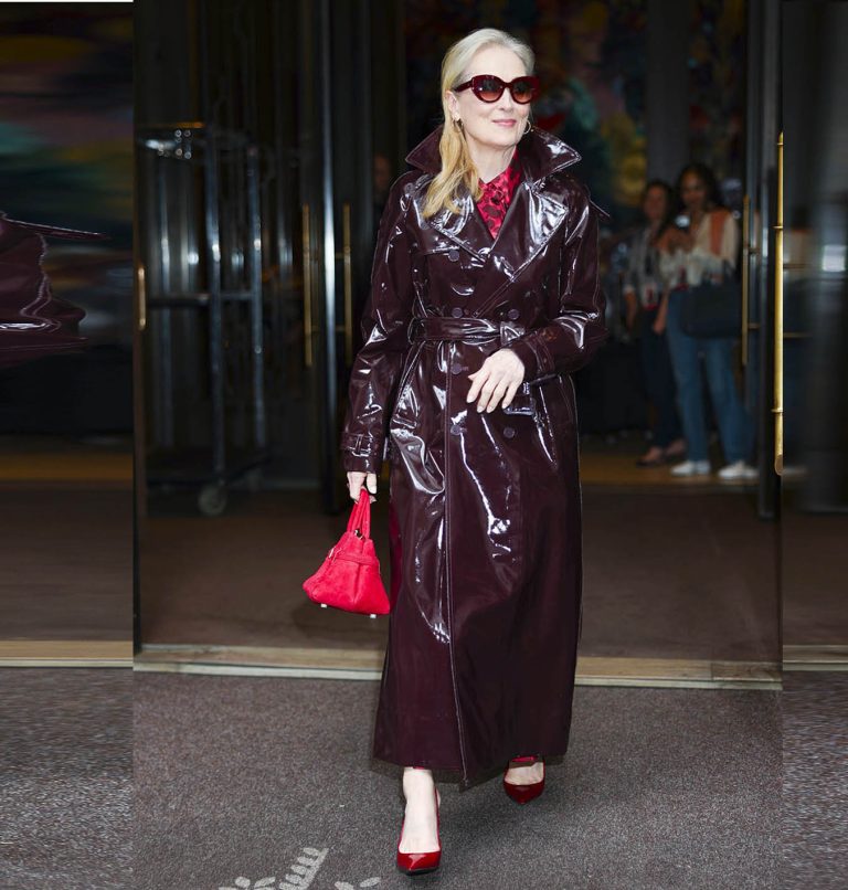 H Meryl Streep με κόκκινα αξεσουάρ, στις 17 Απριλίου 2026 στη Νέα Υόρκη.