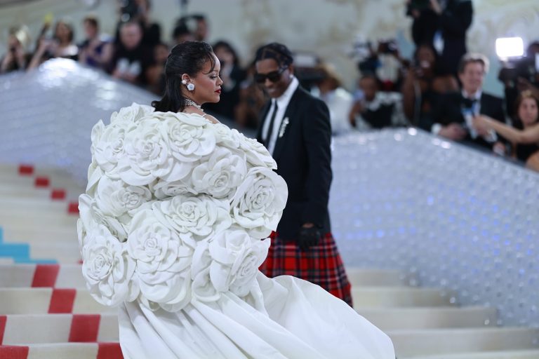 Η Rihanna και ο ASAP Rocky στο 2023 Met Gala, 1 Μαΐου 2023