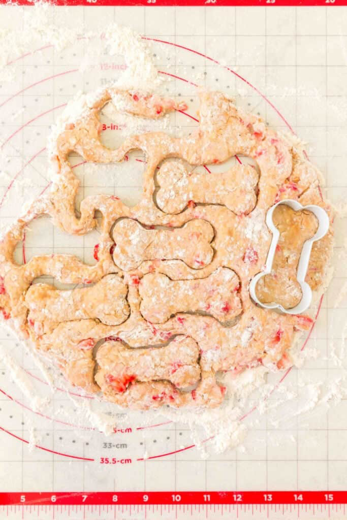 Μπισκότα για σκύλους. Συνταγή με φράουλα και μπανάνα.