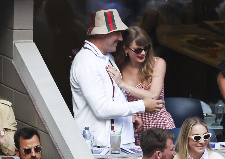 H Taylor Swift και ο Travis Kelce στον τελικό των ανδρών στο US Open Tennis Championships στο USTA Billie Jean King National Tennis Center του Flushing Meadows της Νέας Υόρκης, 8 Σεπτεμβρίου 2024