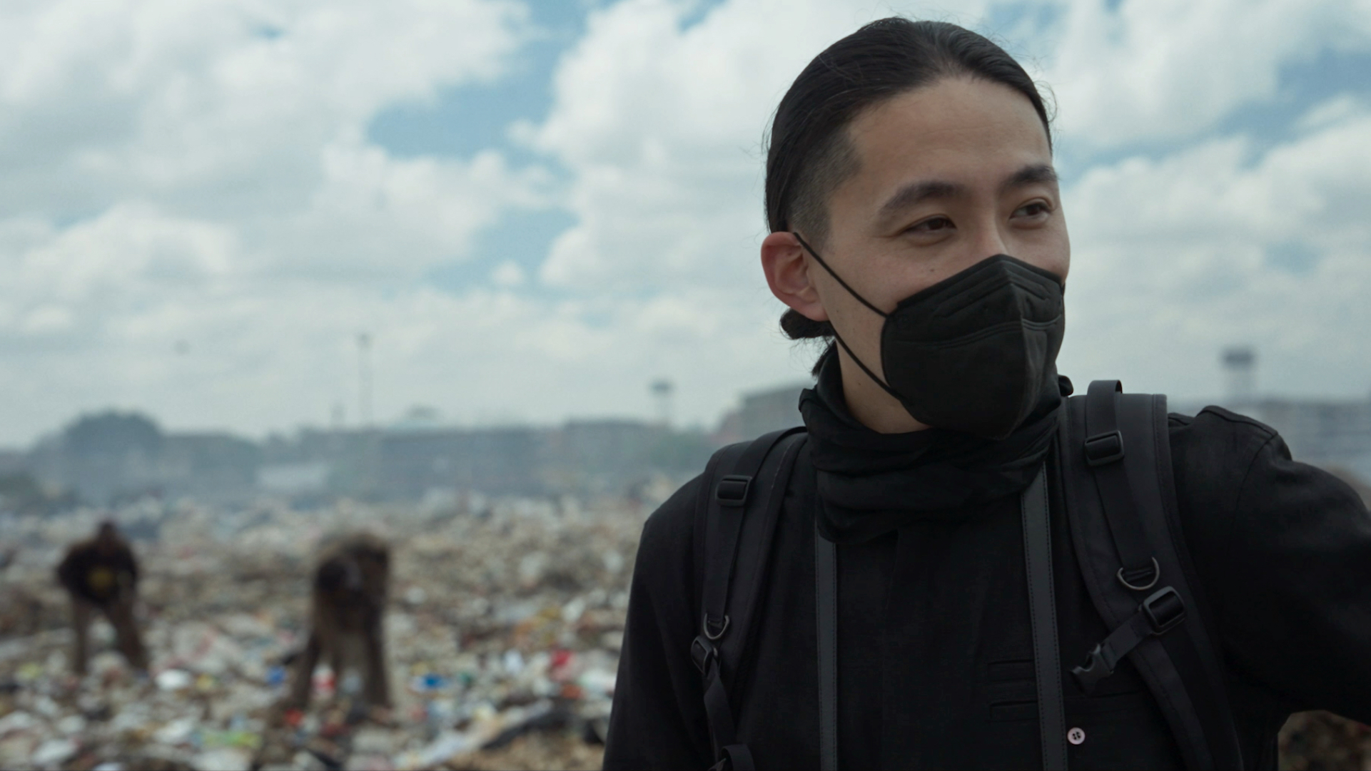 Ο σχεδιαστής Yuima Nakazato στα γυρίσματα της ταινίας «Dust to Dust».