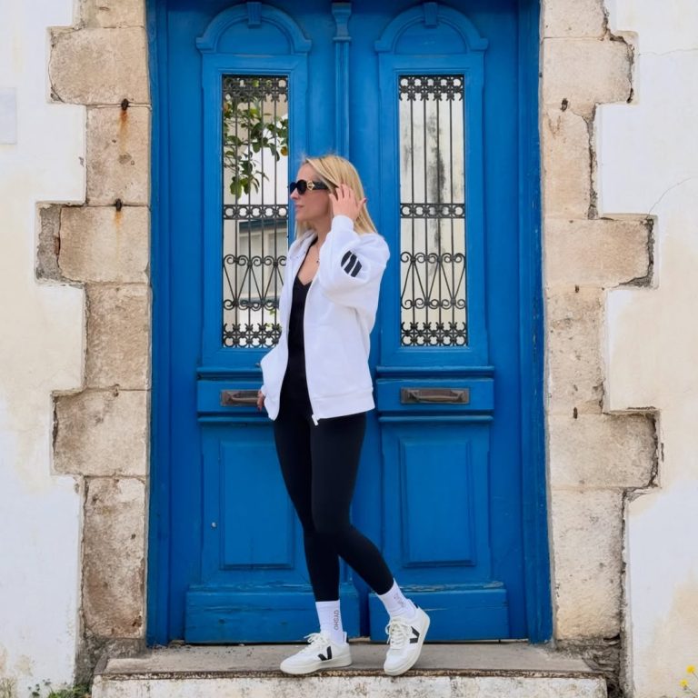 Η Έλενα Ασημακοπούλου βρήκε την ευκαιρία για μια απόδραση στις Σπέτσες όπως αποκάλυψε η ίδια με αναρτήσεις της στον προσωπικό της λογαριασμό στο Instagram.