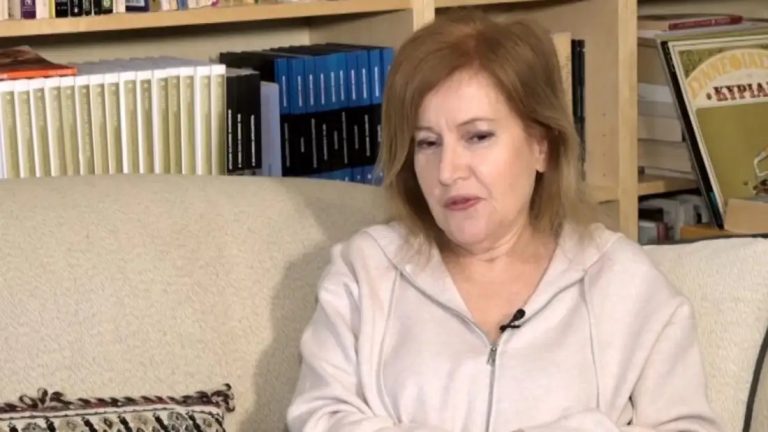 H Έλλη Πασπαλά μίλησε για την επερχόμενη συναυλία της με τίτλο “Elly Loves Jazz” στο θέατρο Ολύμπια στις 22 Απριλίου, τον γιο της και την εικόνα της