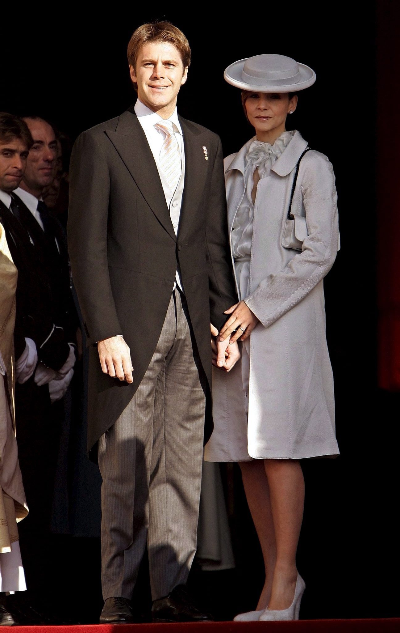 O Emmanuel Philibert της Σαβοΐας με τη σύζυγό του Clotilde στον Καθεδρικό του Μονακό για την παπική λειτουργία που τελέστηκε το Σάββατο, την εθνική εορτή του Μονακό, παρουσία του πρίγκιπα Αλβέρτου Β', μελών της βασιλικής οικογένειας του Μονακό και 15 ξένων αντιπροσωπειών