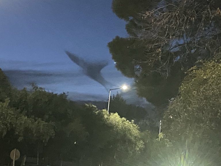 Οταν η φύση έχει κέφια. Σύννεφο σε σχήμα ιπτάμενου αντικειμένου.