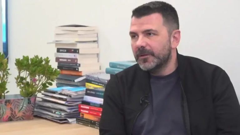 Ο Γιάννης Κολοκυθάς μίλησε για τη σχέση του με τη Μαρία Αναστασοπούλου με την οποία υπήρξαν ζευγάρι για πολλά χρόνια και εξακολουθούν να συνεργάζονται στο ραδιόφωνο