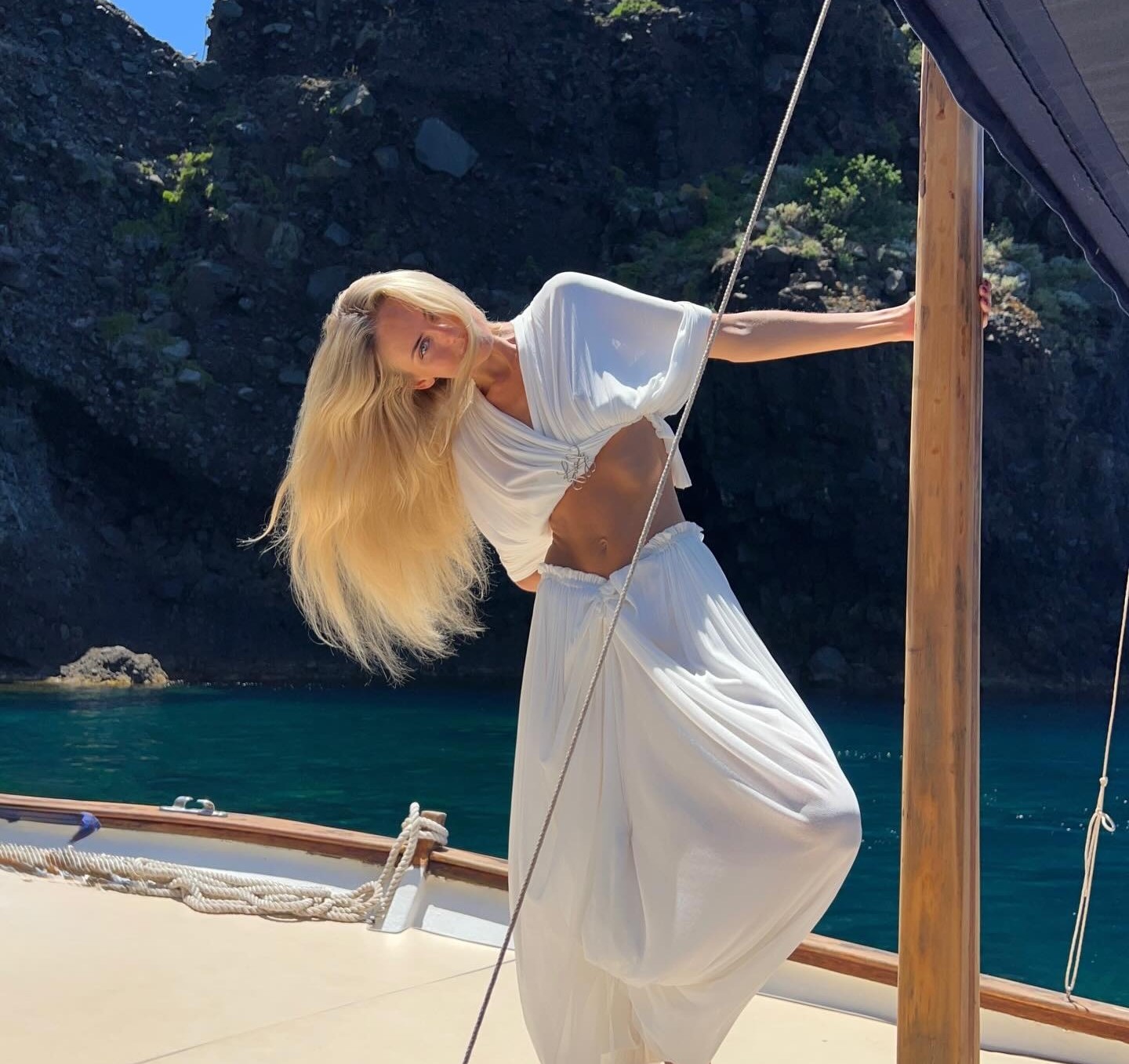 Κοπέλα σε σκάφος