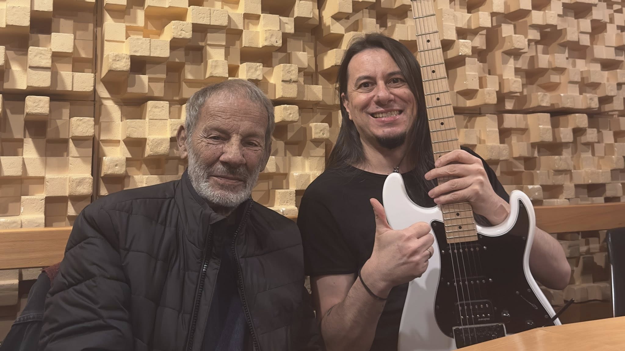 Ο Μπομπ Κατσιώνης με ανάρτησή του στον προσωπικό του λογαριασμό στο Facebook ανακοίνωσε τη συνεργασία του με τον Σταύρο Ξαρχάκο