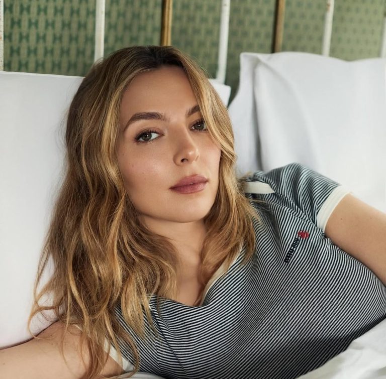 Λαμπερό φυσικό μακιγιάζ με highlighter