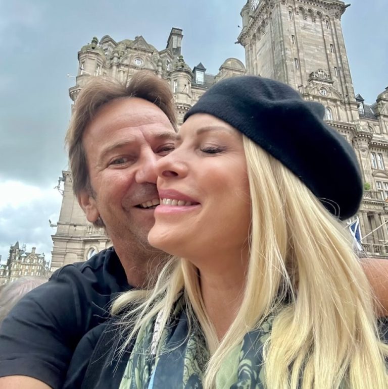 Ελένη Μενεγάκη και Μάκης Παντζόπουλος στο εξωτερικό