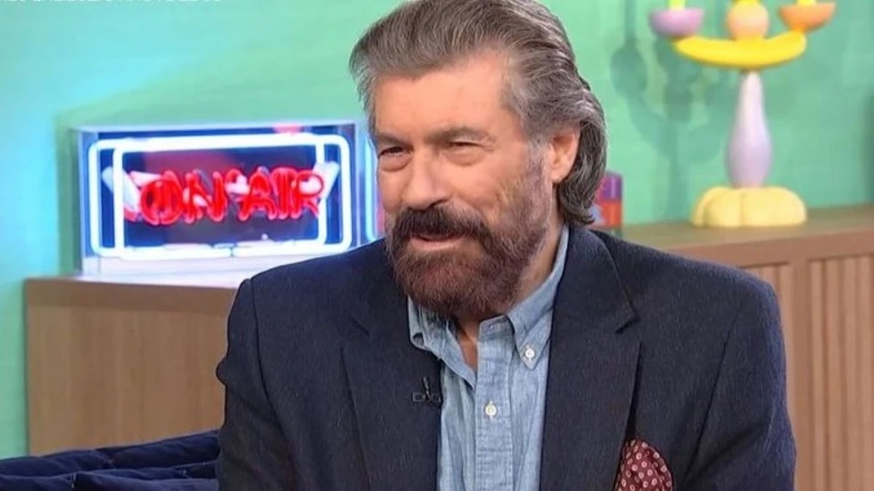 O Nίκος Βερλέκης μίλησε μεταξύ άλλων για τη σχέση του με την τηλεόραση, τη διαδρομή του στον χώρο της υποκριτικής, αλλά και την εικόνα του