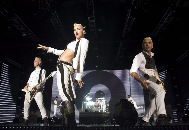 Σε φωτογραφία αρχείου με ημερομηνία 25 Σεπτεμβρίου 2009, ο Tom Dumont, η Gwen Stefani και ο Tony Kanal των No Doubt εμφανίζονται στη συναυλία «F1 Rocks with LG», στο πλαίσιο του νυχτερινού αγώνα της F1 στο Γκραν Πρι της Σιγκαπούρης