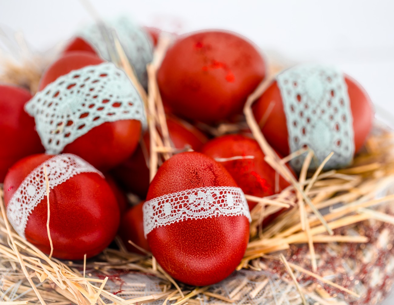Βαμμένα κόκκινα αυγά για το Πάσχα