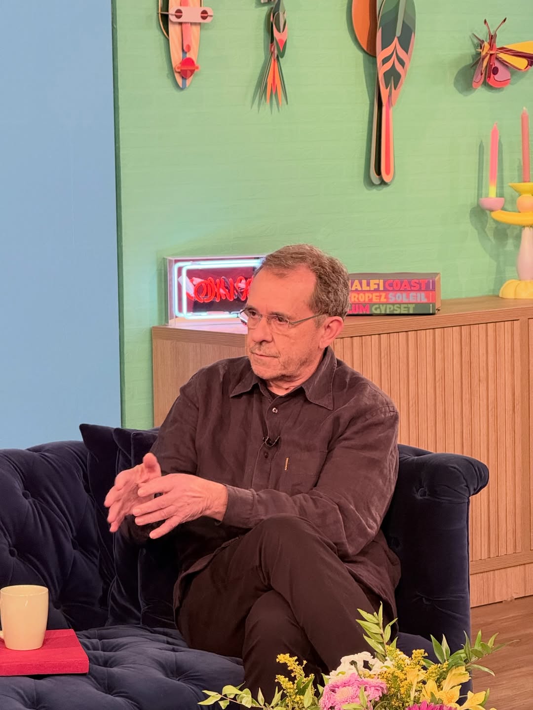 Ο Παύλος Τσίμας μίλησε μεταξύ άλλων για τη συνεργασία του με τον ΣΚΑΪ, το τηλεοπτικό μέλλον της Σίας Κοσιώνη, αλλά και για τον Γιώργο Μαζωνάκη