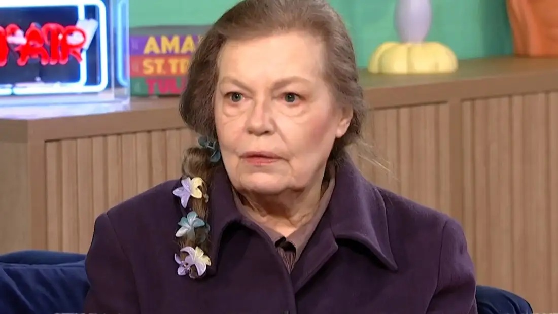 Η Ρούλα Πατεράκη ήταν καλεσμένη στην εκπομπή «Στούντιο 4» το απόγευμα της Μεγάλης Πέμπτης. Η γνωστή ηθοποιός μίλησε μεταξύ άλλων για τη συνεργασία της με την Αλίκη Βουγιουκλάκη