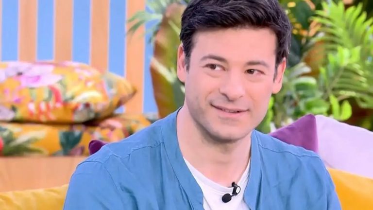 Ο Θάνος Λέκκας, ο οποίος πρωταγωνιστεί στη σειρά του Alpha «Το σπίτι δίπλα στο ποτάμι», αποκάλυψε τον λόγο που δεν έχει social media.