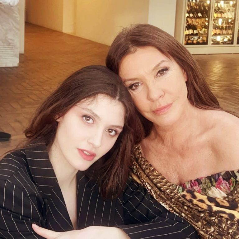 Η Βάνα Μπάρμπα με την κόρη της Φαίδρα