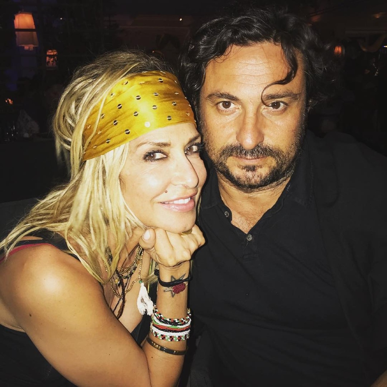 Ο επιχειρηματίας Γιάννης Μωράκης με την Άννα Βίσση