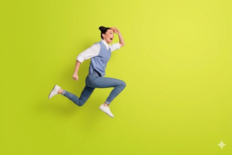 Γυναίκα πηδά στον αέρα.