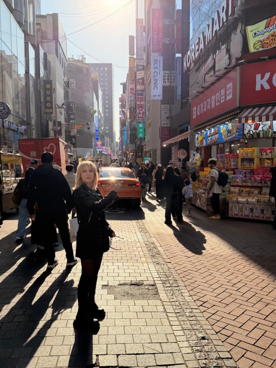 H Ελεωνόρα Ζουγανέλη εντυπωσιάστηκε από τη Σεούλ όπου πέρασε το Πάσχα μαζί με τον σύντροφό της, Νίκο Συρίγο