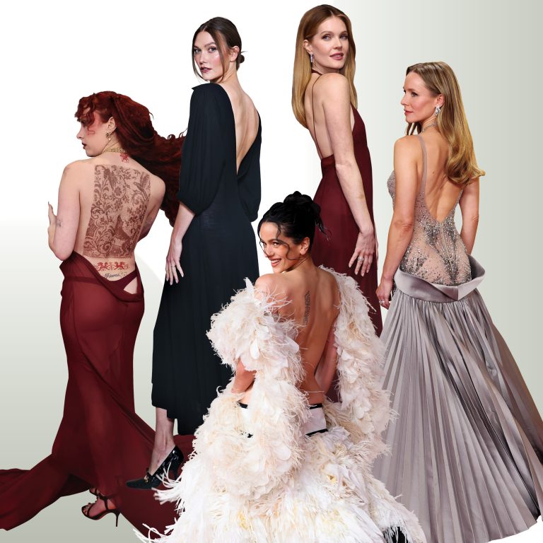 Celebrities σε red carpet εμφάνιση με off-shoulder φόρεμα που αναδεικνύει τους ώμους, αποτελώντας μια από τις κορυφαίες προτάσεις για το ανοιξιάτικο στιλ σας