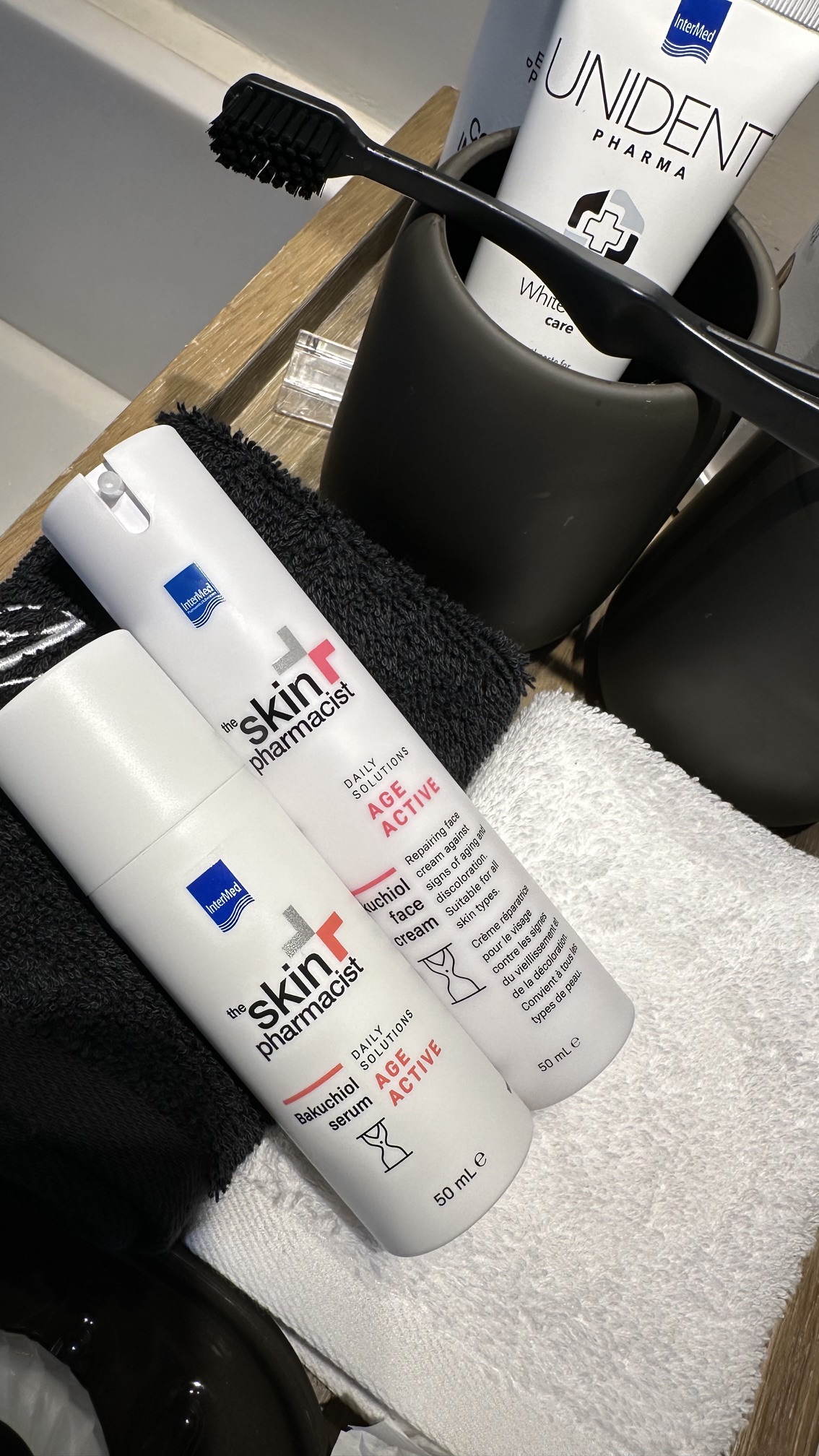 Η σειρά Bakuchiol Age Active της Skin Pharmacist