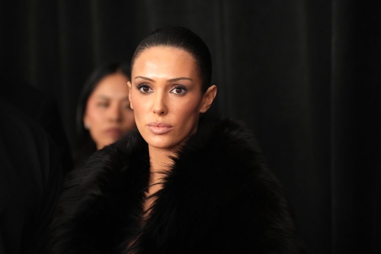 H Bianca Censori στα Βραβεία Grammy στις 2 Φεβρουαρίου 2025.