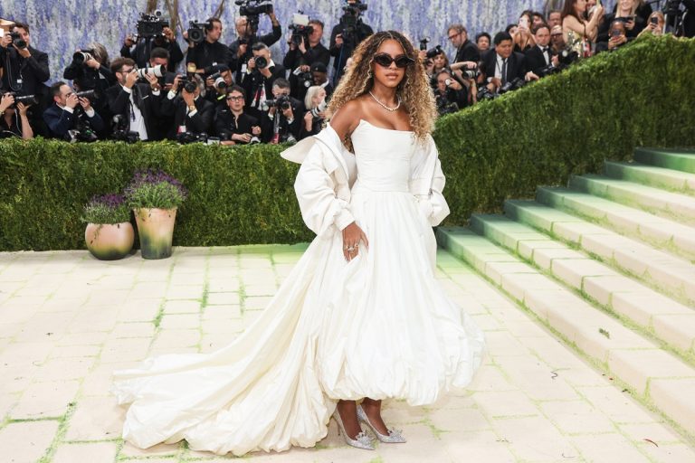 Η Blue Ivy στο κόκκινο χαλί του 2026 Met Gala