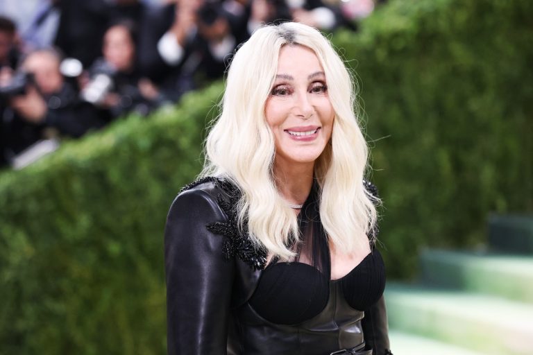 H Cher ποζάρει στο κόκκινο χαλί για το Met Gala 2026, το ετήσιο φιλανθρωπικό ίδρυμα για το Ινστιτούτο Κοστουμιών του Μητροπολιτικού Μουσείου Τέχνης, στη Νέα Υόρκη, Νέα Υόρκη, ΗΠΑ, 4 Μαΐου 2026.