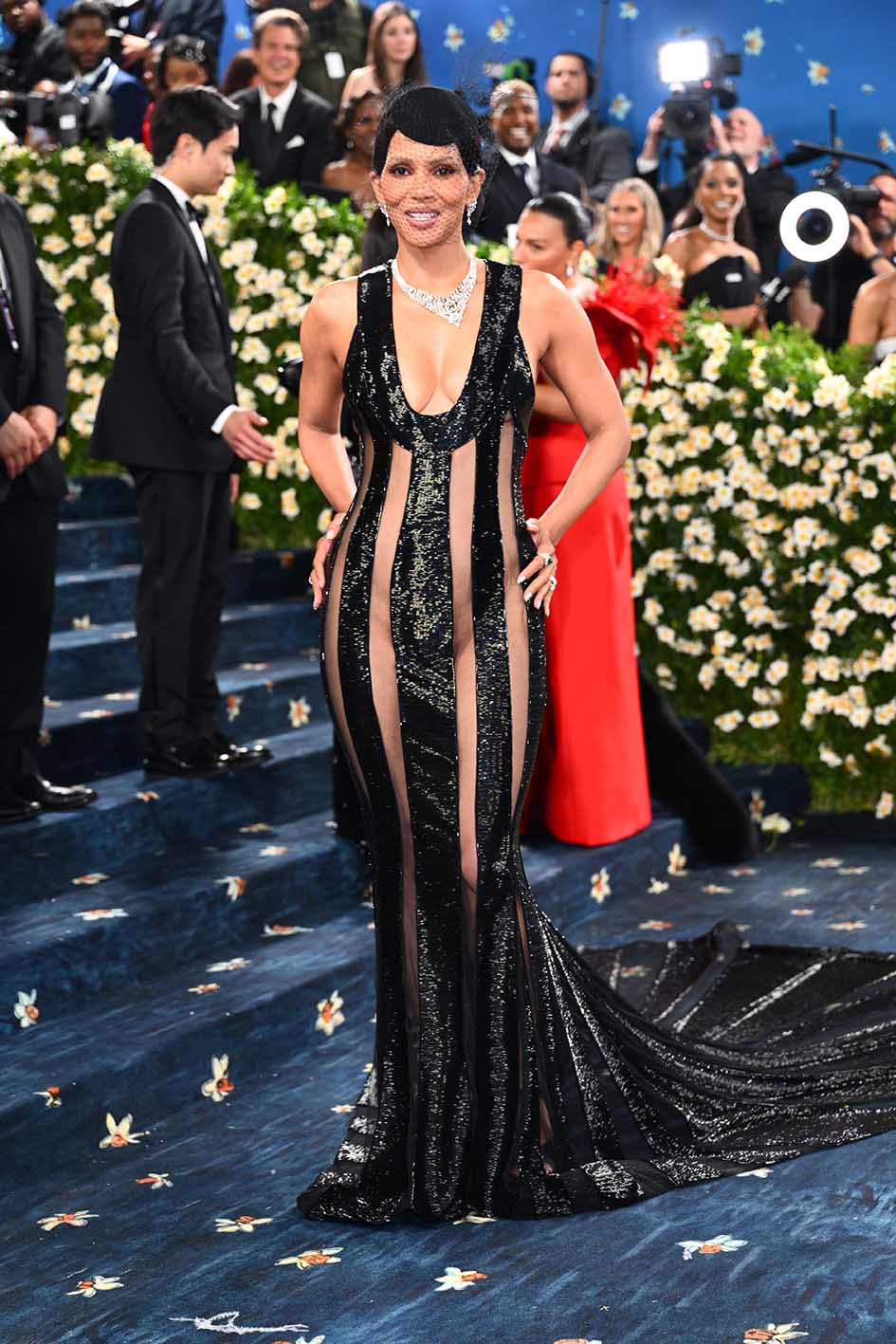 H Halle Berry στο Metropolitan Museum of Art Costume Institute 2025 στη Νέα Υόρκη, τη Δευτέρα 5 Μαΐου 2025. Η εμφάνισή της θεωρήθηκε fashion fail της χρονιάς 2025. 