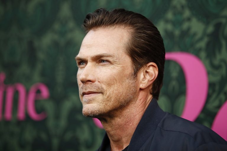 O Jason Lewis στην πρεμιέρα της ταινίας "Rosaline" στο El Capitan Theatre του Λος Άντζελες. 6 Οκτωβρίου 2022