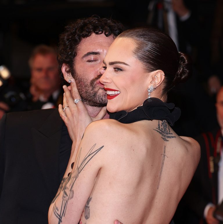Ο Αμερικανός ηθοποιός Jordan Firstman και η Cara Delevingneσ το κόκκινο χαλί του Gentle Monster κατά τη διάρκεια του Φεστιβάλ Κινηματογράφου των Καννών στις 15 Μαΐου 2026.